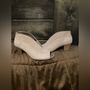 Earth brand, size 9, leather upper, new without tags, ankle peep toe bootie